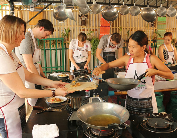 A107 Experiences that unavailable to ordinary travelers בישול[